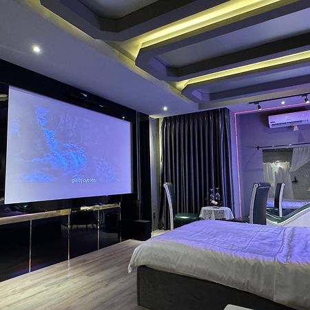 M&H Cinema Hotel Ho Chi Minh City Exterior photo