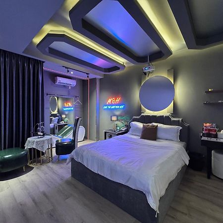 M&H Cinema Hotel Ho Chi Minh City Exterior photo