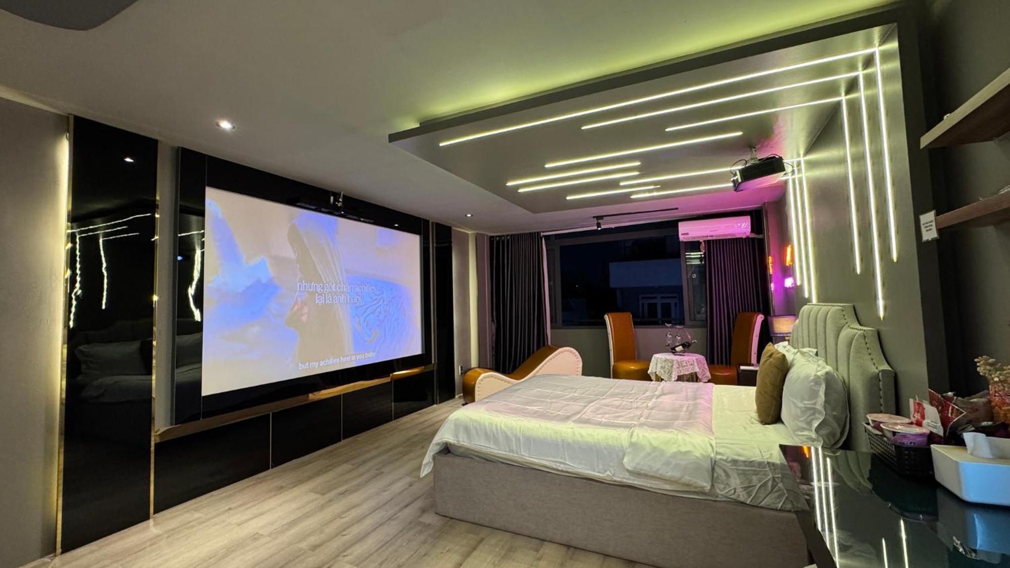 M&H Cinema Hotel Ho Chi Minh City Exterior photo