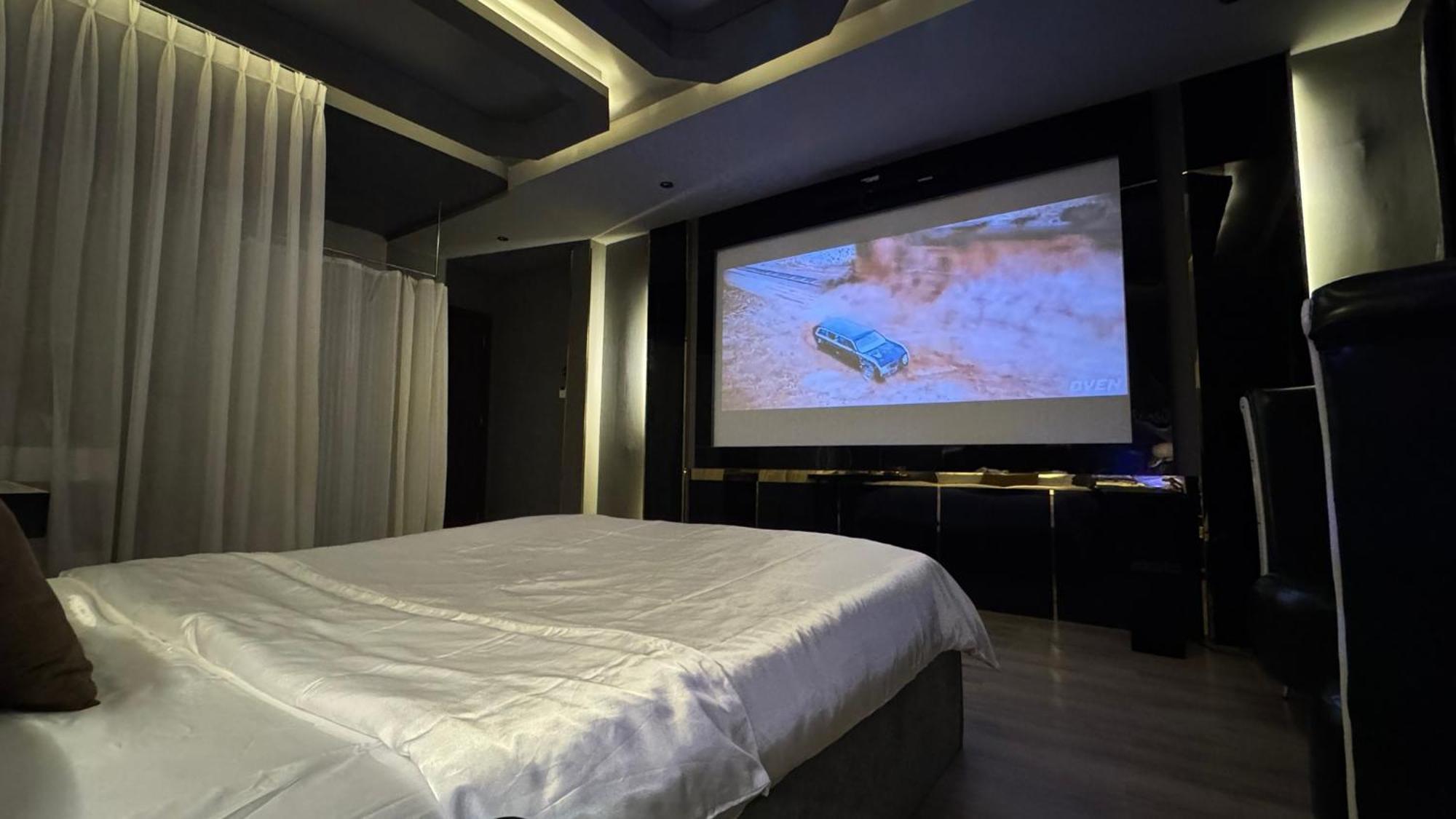 M&H Cinema Hotel Ho Chi Minh City Exterior photo