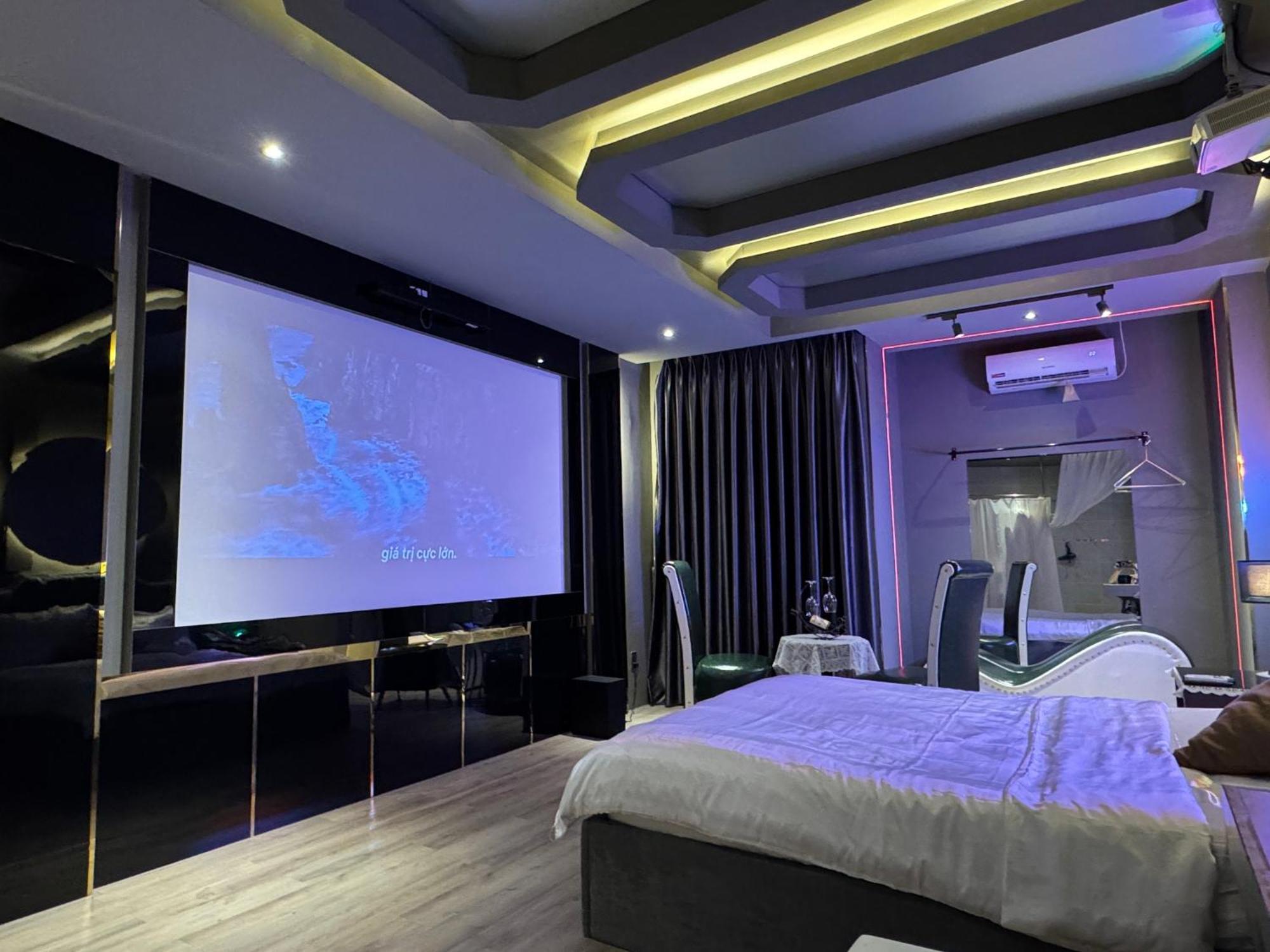M&H Cinema Hotel Ho Chi Minh City Exterior photo