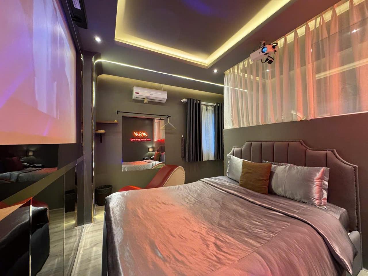 M&H Cinema Hotel Ho Chi Minh City Exterior photo