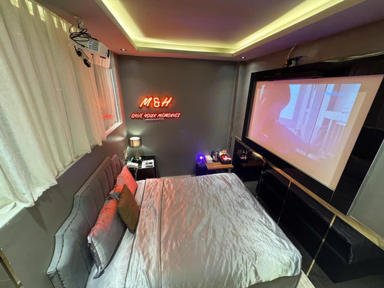 M&H Cinema Hotel Ho Chi Minh City Exterior photo