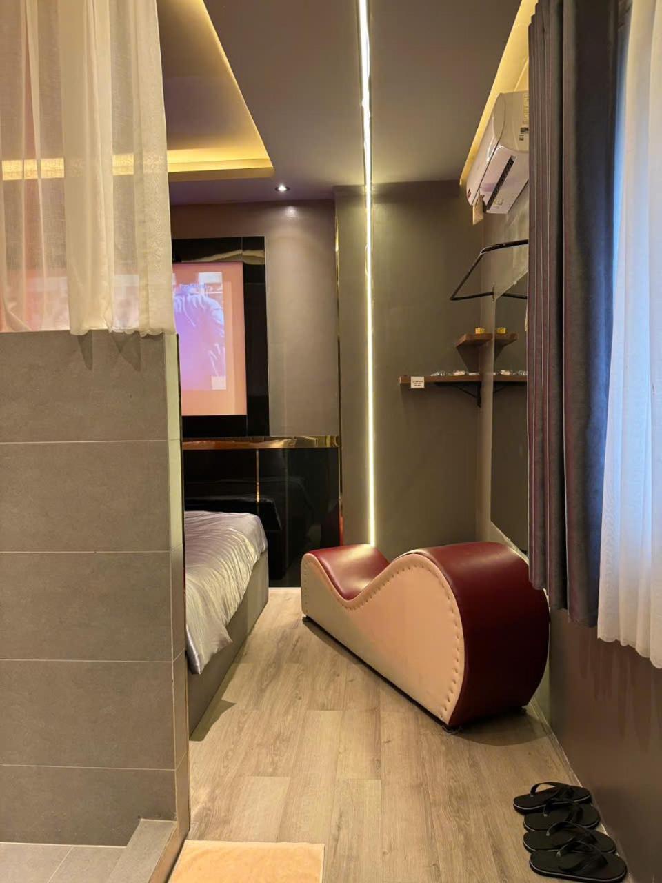 M&H Cinema Hotel Ho Chi Minh City Exterior photo