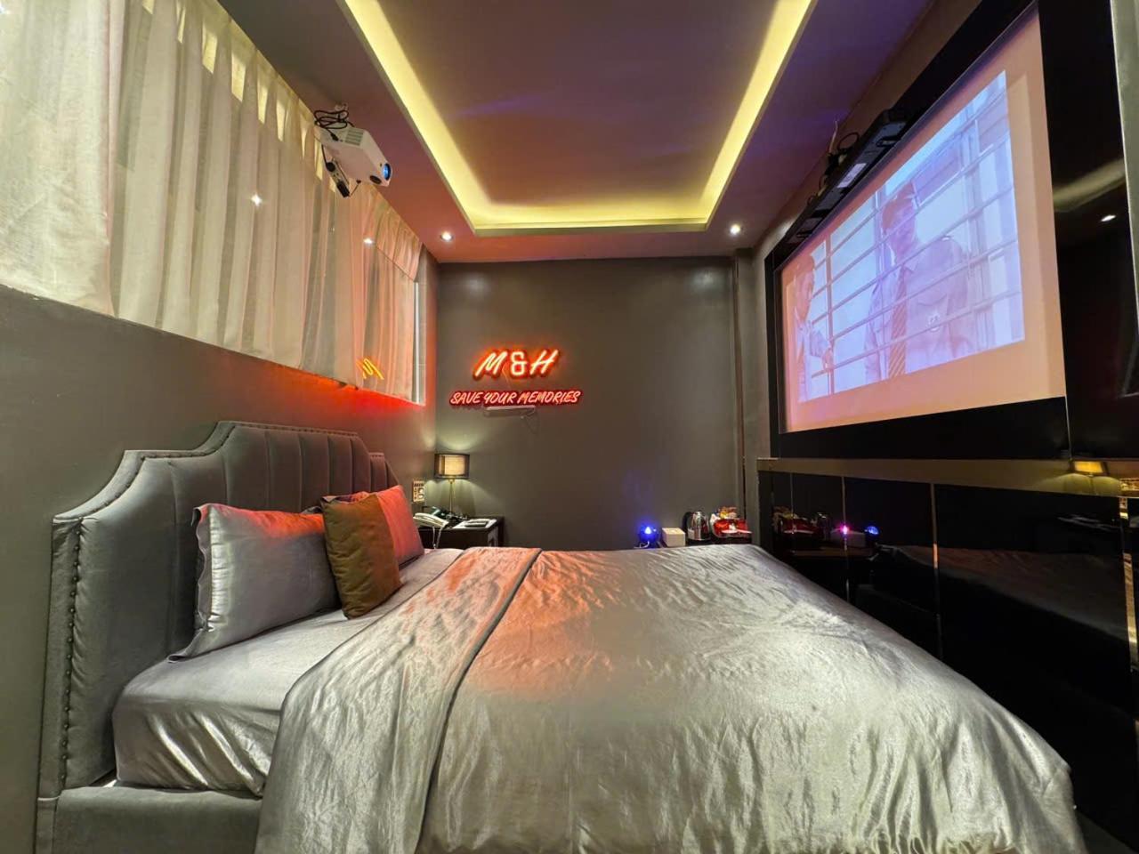 M&H Cinema Hotel Ho Chi Minh City Exterior photo