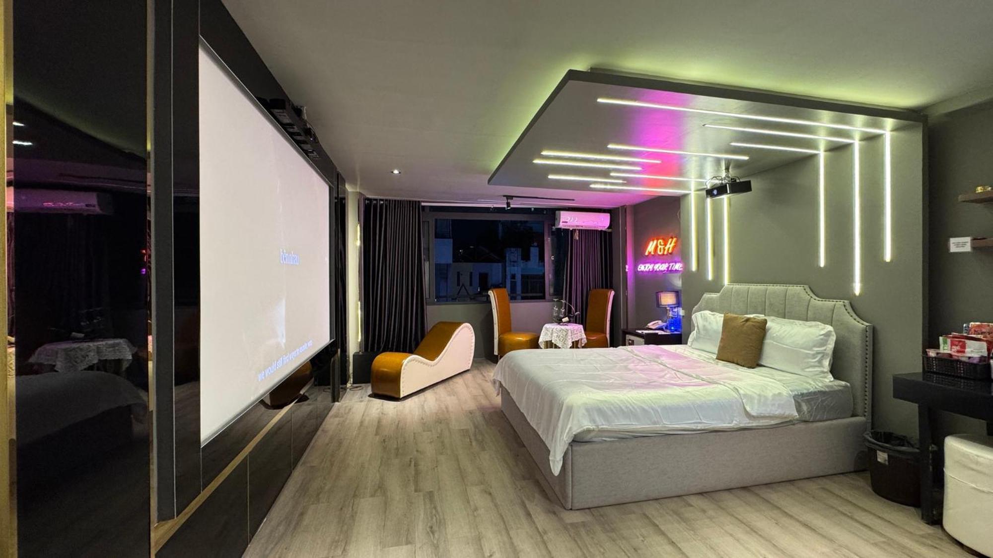 M&H Cinema Hotel Ho Chi Minh City Exterior photo
