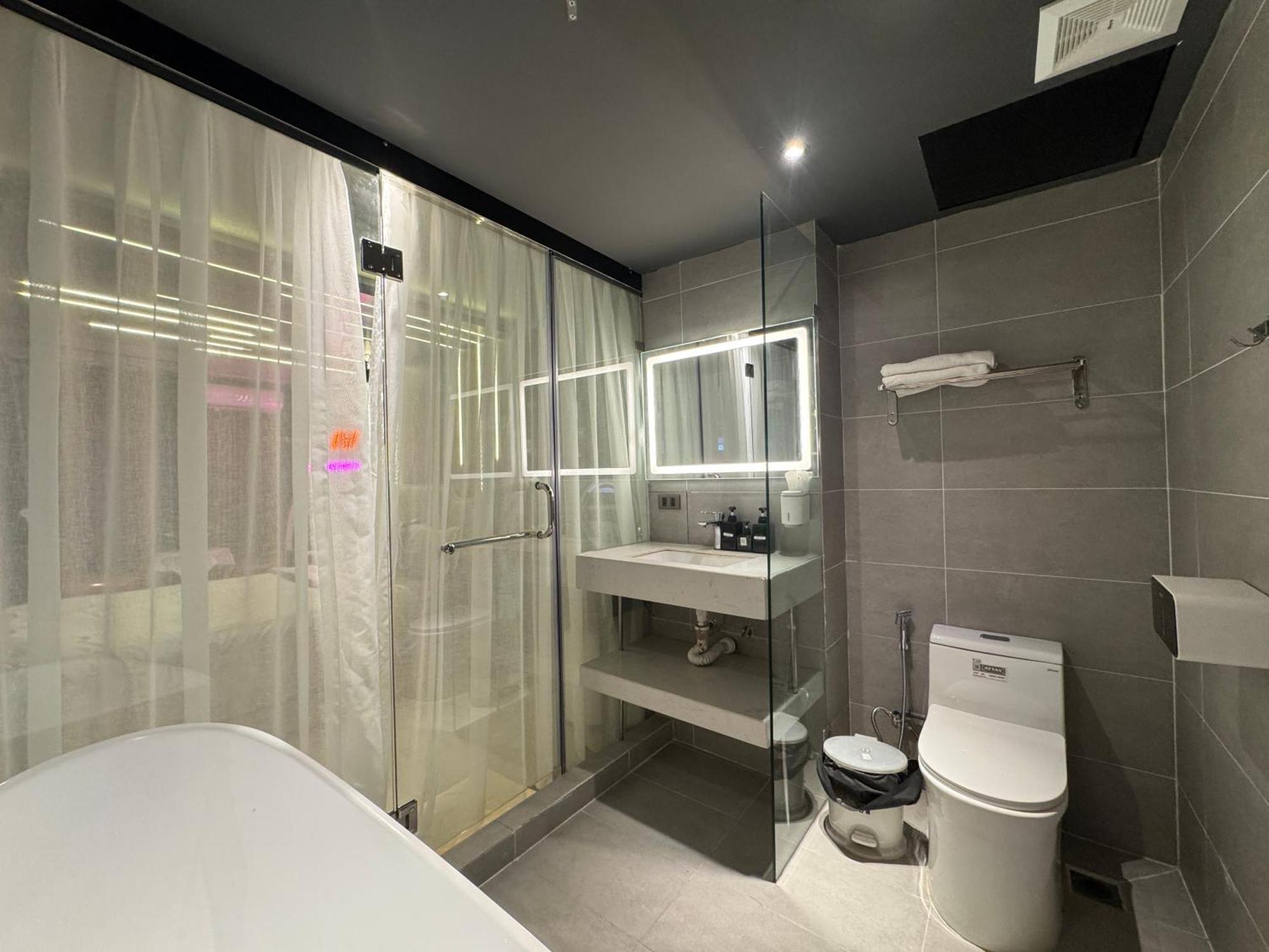 M&H Cinema Hotel Ho Chi Minh City Exterior photo